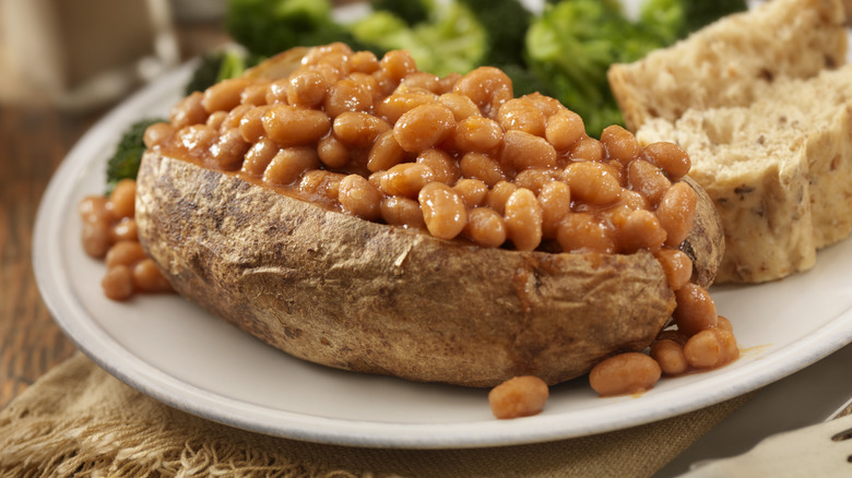 Baked beans on potato with bread and broccoli