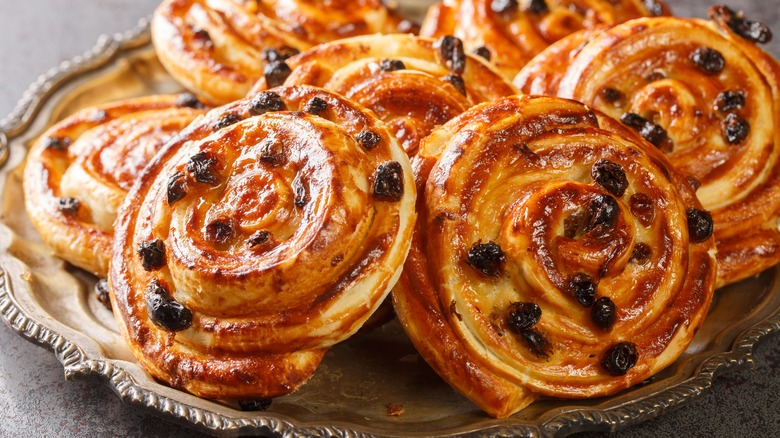 Sweet rolls with raisins served on silver platter