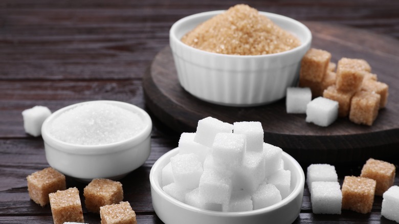 different sugars in bowls and cubes