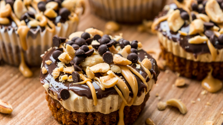 mini peanut butter and chocolate cookie tarts