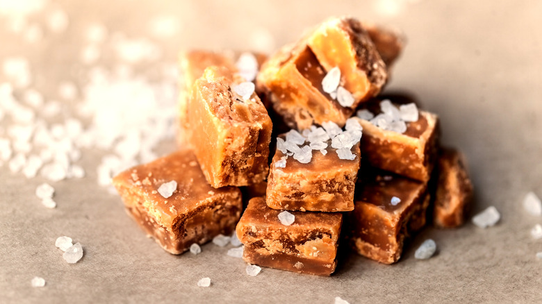 Caramel squares with salt