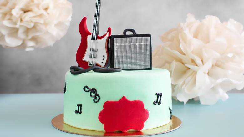 Music-themed groom's cake