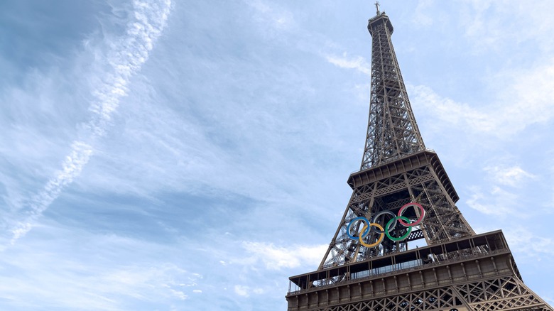 Eiffel tower with Olympic rings