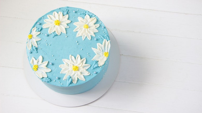 Blue bento cake with flowers