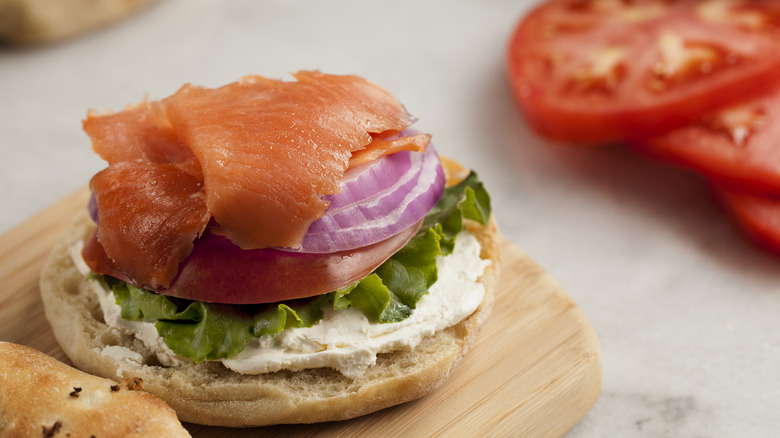bialy sandwich with salmon and tomato