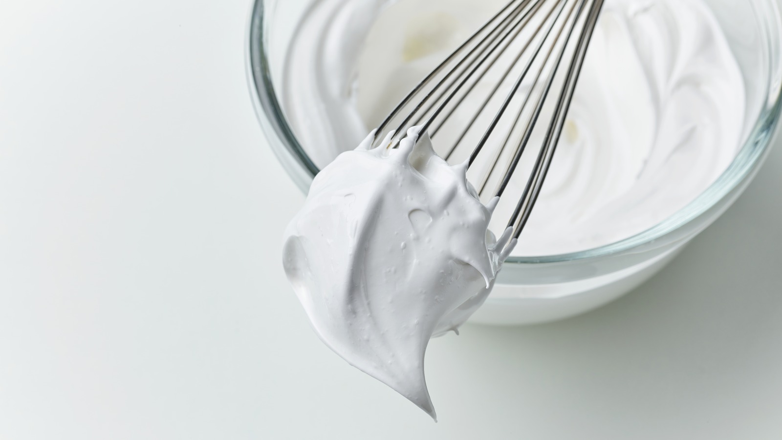 How to Fold Ingredients for Baking With a Whisk