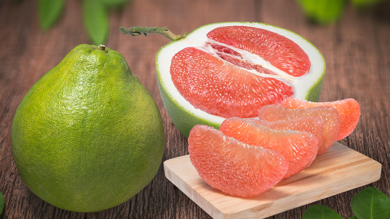 Cut red pomelo