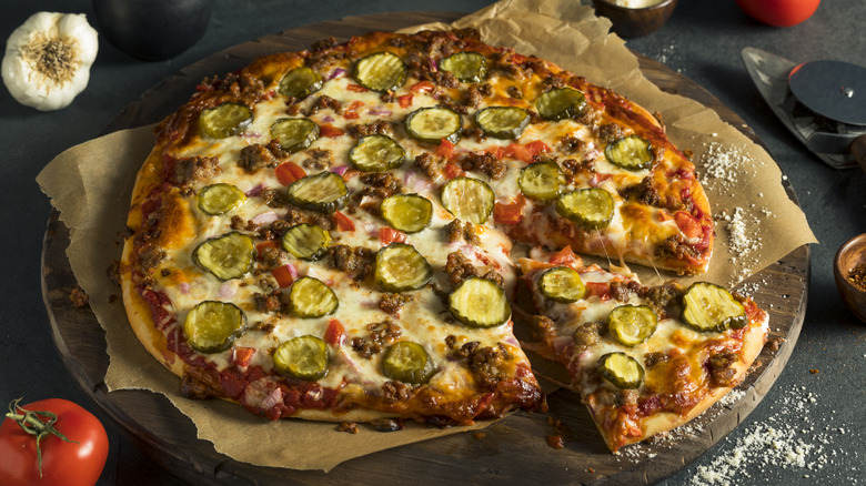 cheeseburger pizza