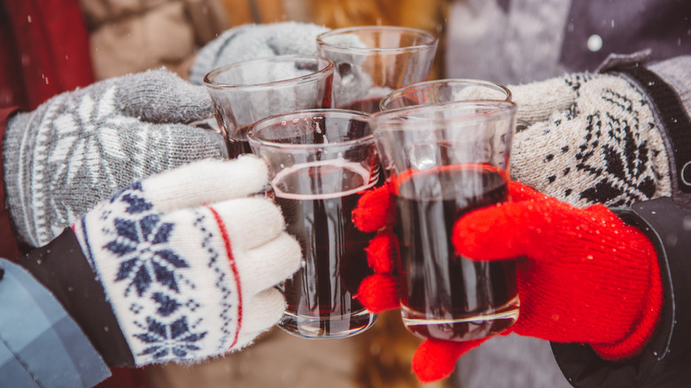 Mittens with mulled wine