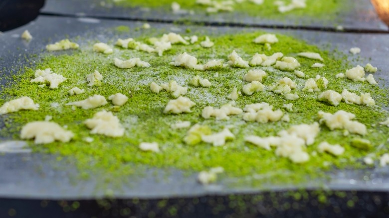 katmer being made with pistachios and kaymak