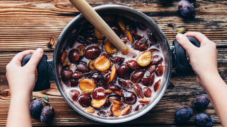 pot of boiling fruit with sugar and pectin