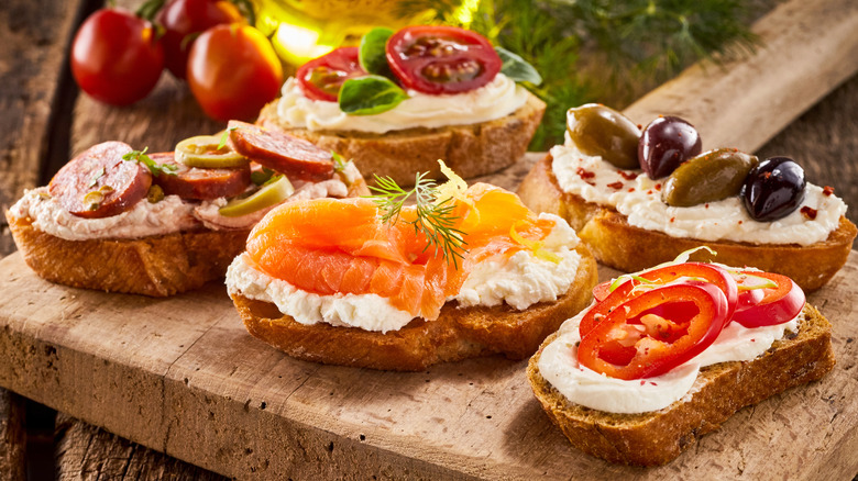 Bread slices with quark and toppings