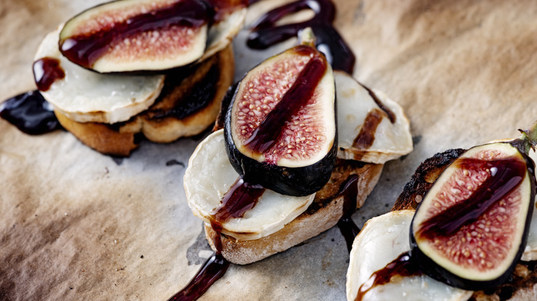 crostini drizzled with balsamic vinegar