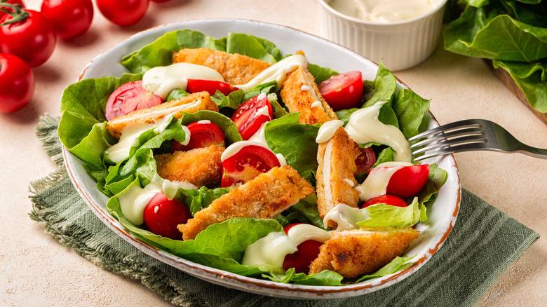 crispy chicken salad with tomatoes and ranch dressing