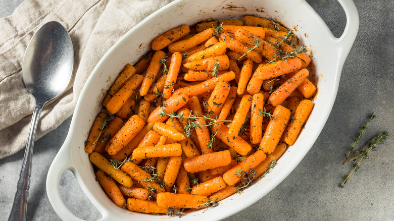 Oven roasted baby carrots with thyme