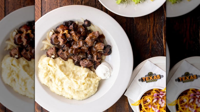 Steak tips, gravy, mashed potatoes