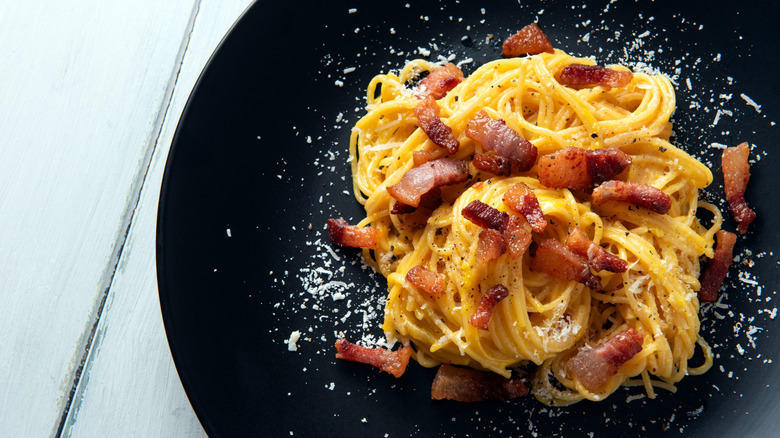 A plate of spaghetti carbonara