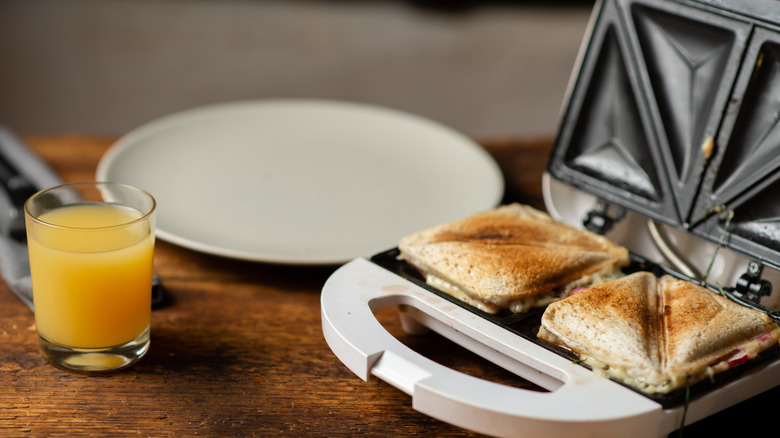 Sandwiches on sandwich maker