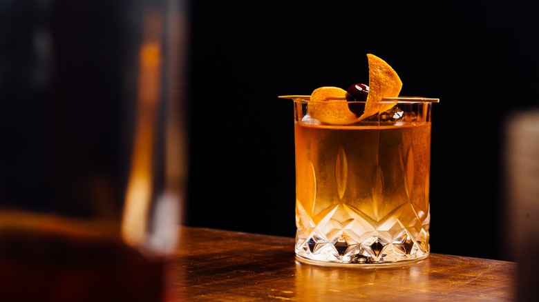 old fashioned cocktail