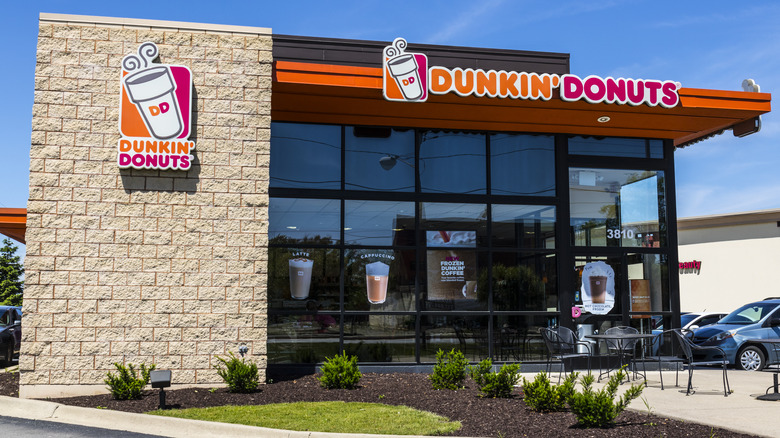 The front of a Dunkin' Donuts store.