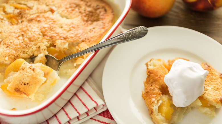 Peach cobbler with whipped cream 