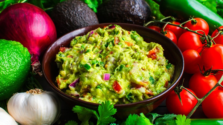guacamole surrounded by ingredients