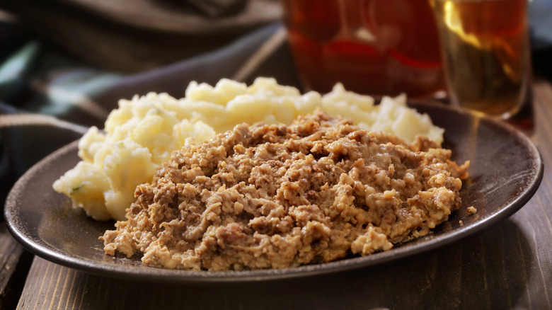 plate of haggis and neeps