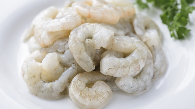 A plate of raw shrimp, ready to dry brine.