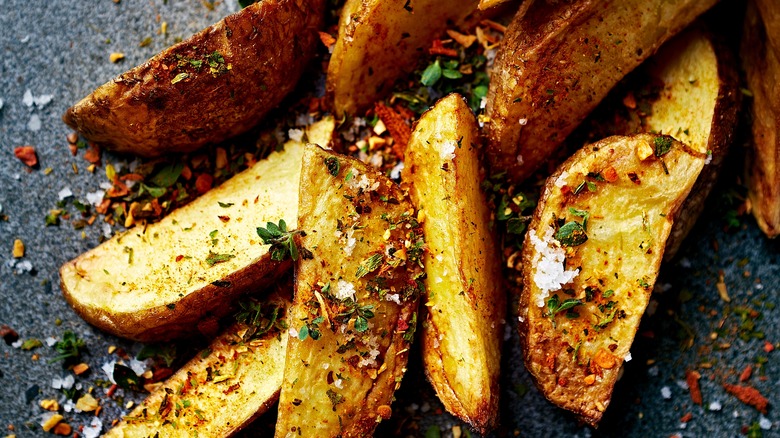 seasoned potato wedges