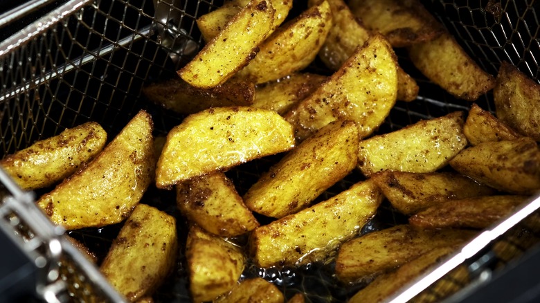 potato wedges in deep fryer