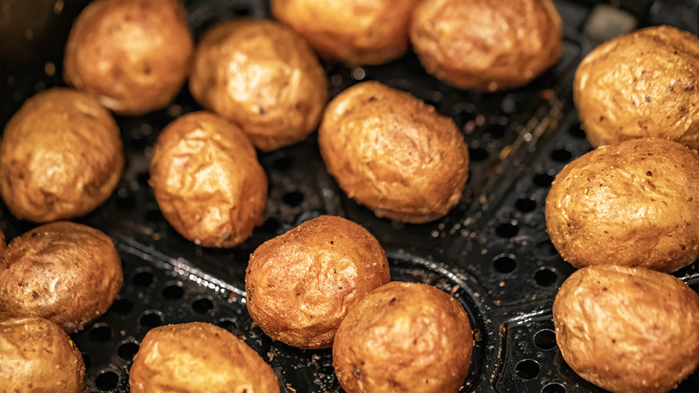 potatoes in air fryer pan