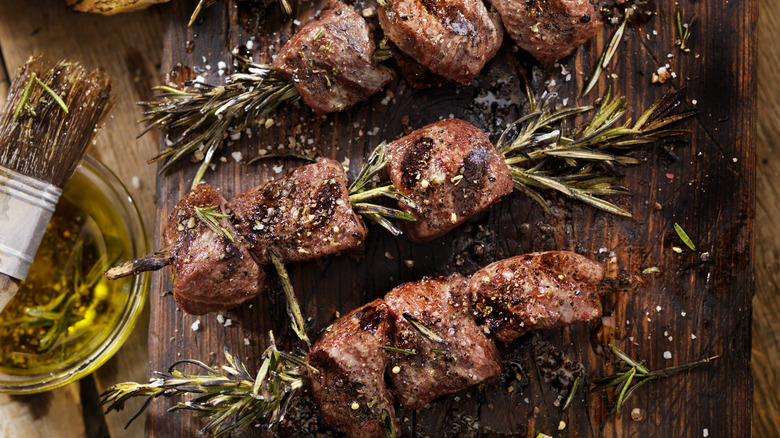 Meat skewers with rosemary