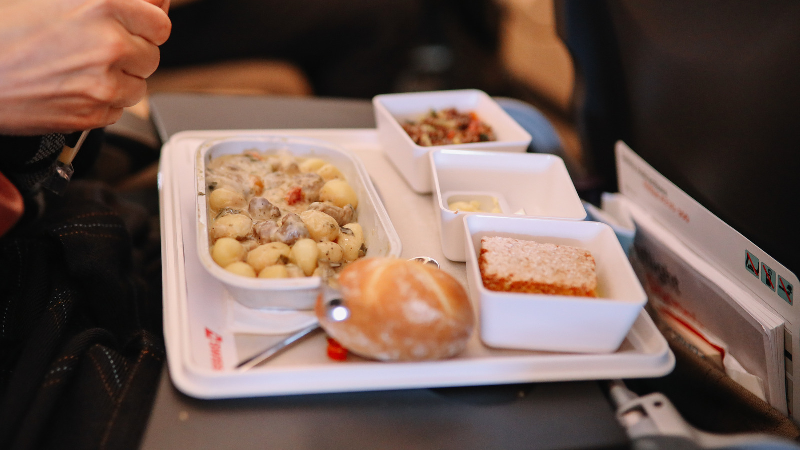 why-you-taste-food-differently-while-flying