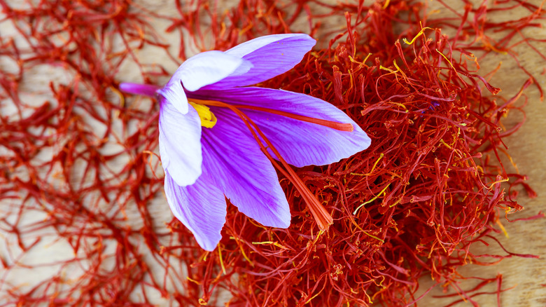 Saffron strands with a flower