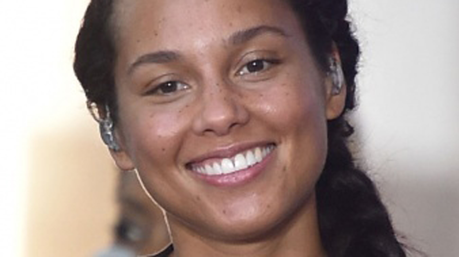 real-reason-alicia-keys-no-makeup