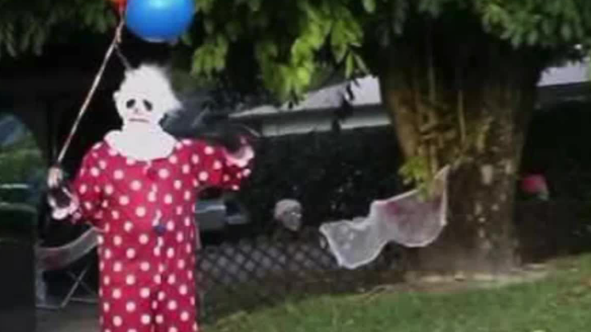 scariest-clowns-caught-camera