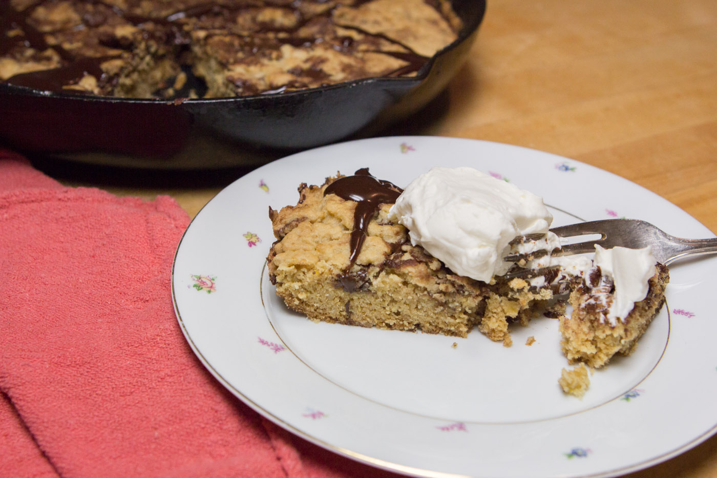 chewy-skillet-chocolate-chip-cookie-cake-recipe