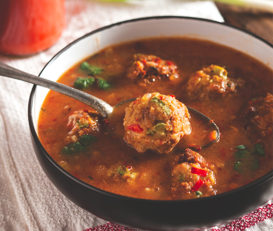 Meatball soup рецепты. ТЕФТЕЛЕВЫЙ суп. Тефтели шурва. Суп с тефтелями. Суп с говяжьими тефтелями.